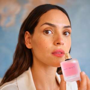Giorgio Armani MY WAY Adria Arjona perfem FLORAL glumica