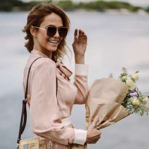 perimenopauza, nasmejana i zadovoljna žena