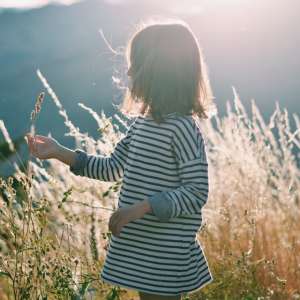 dečje letnje infekcije devojčica u polju