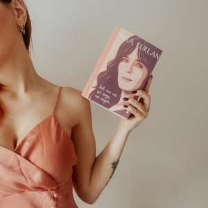 Knjige za jesenje vreme devojka sa knjigom