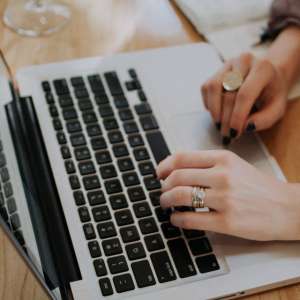 Text Neck, laptop, tastatura