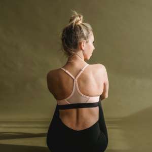 bolovi u ramenima i leđima