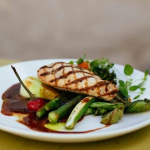 Rolovana piletina sa slaninom i šparglama