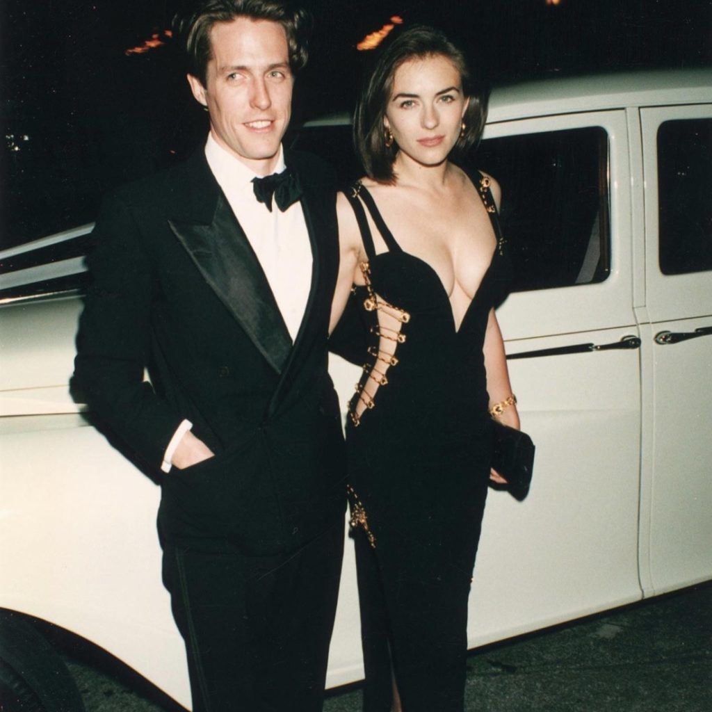 Kako je došlo do saradnje Liz Hurley i brenda Versace? Priča o kultnoj crnoj haljini sa zlatnim zihernadlama Liz Hurley